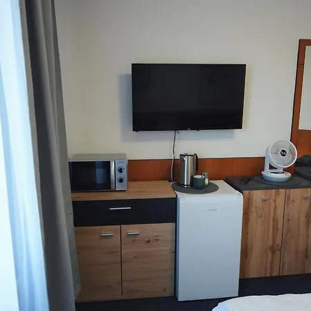 Morava 311 Safarikova 855 Hotel *